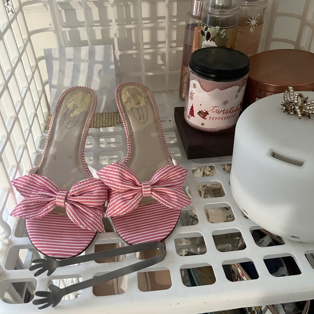 Tabolts pink and white striped kitten heel pumps with bow
